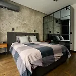Luxury 2 Bedroom Apartment - Private Garden