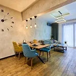 Luxury 2 Bedroom Apartment - Private Garden