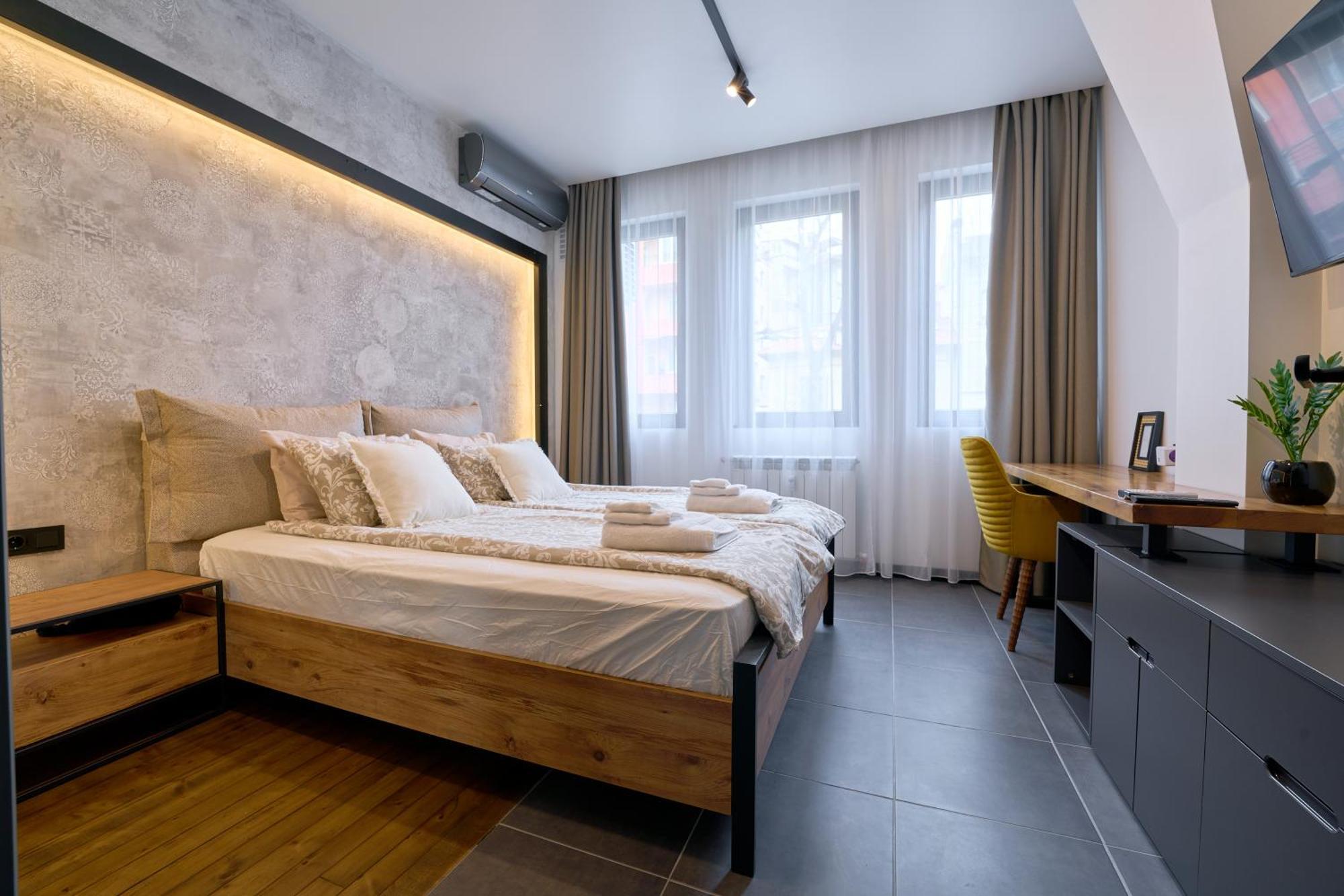 Luxury 2 Bedroom - Private Garden Apartament Sofia
