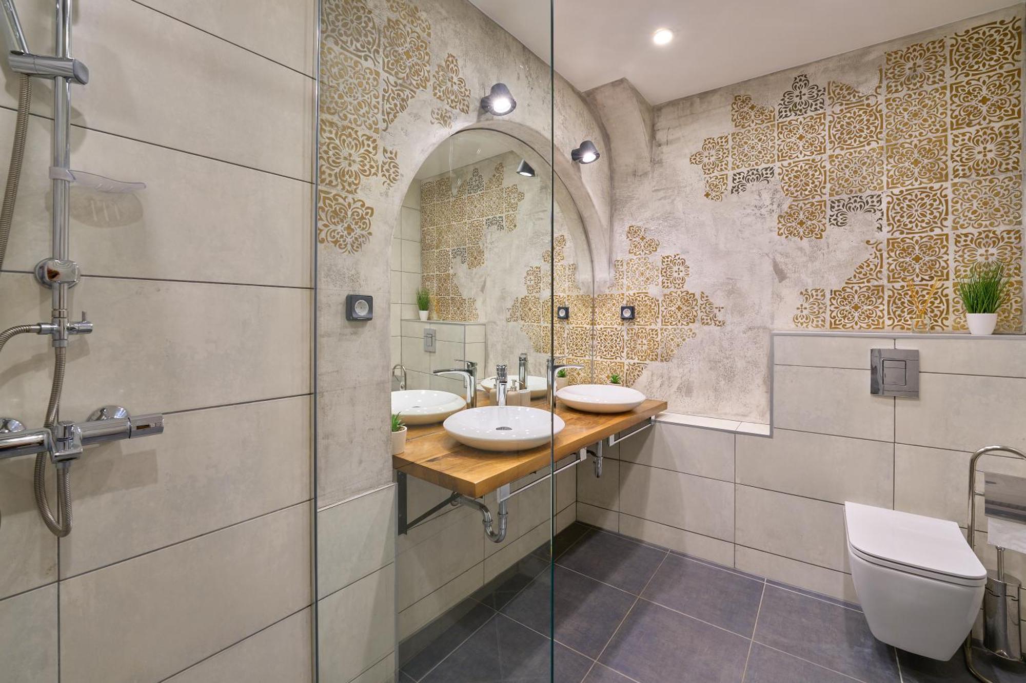 Luxury 2 Bedroom - Private Garden *