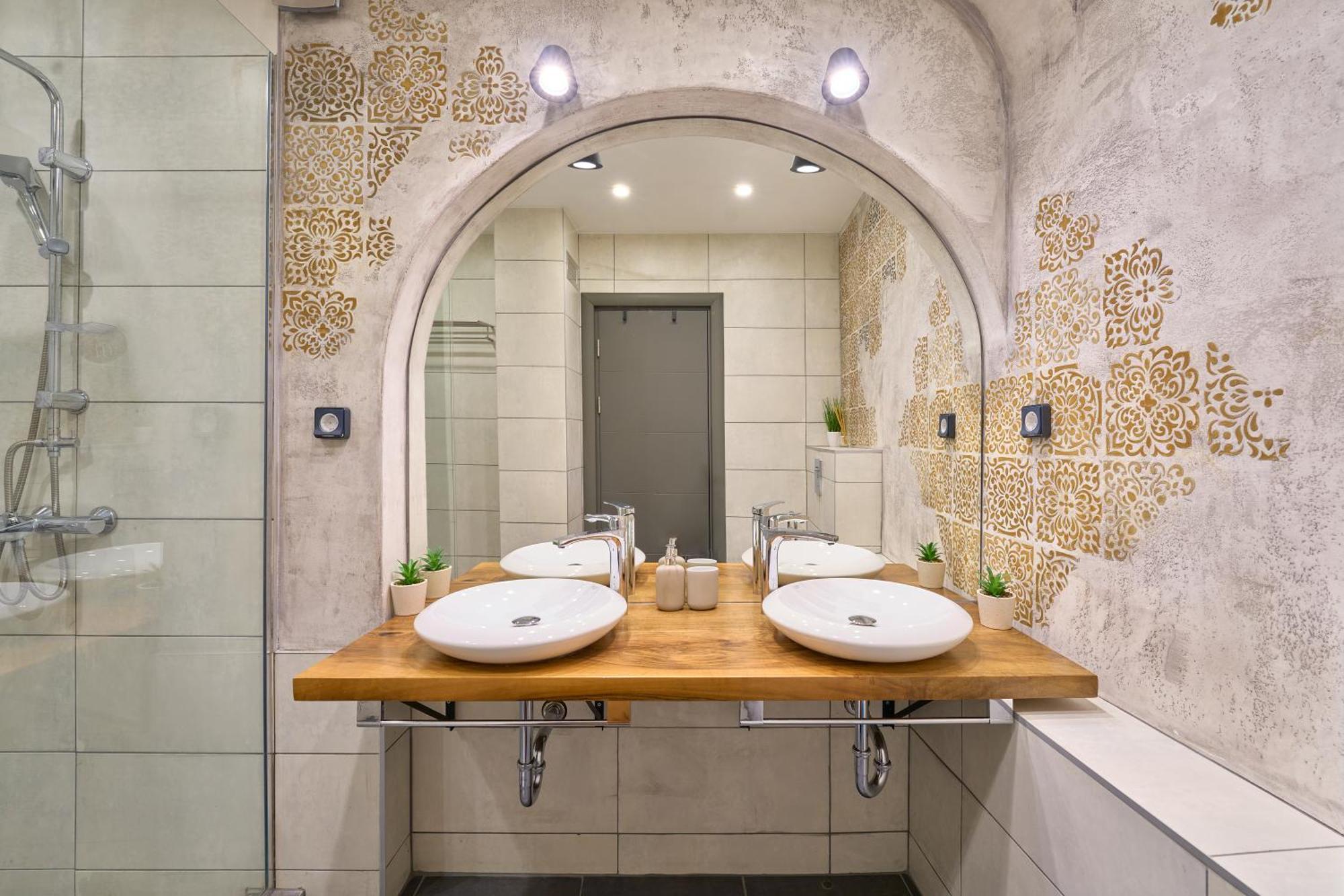 Luxury 2 Bedroom - Private Garden Apartament Sofia