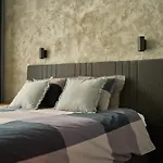 Luxury 2 Bedroom Apartment - Private Garden